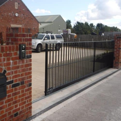 sliding_metal_gate_2-1-500x500