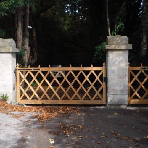 timber_swing_gate_7-1-500x500