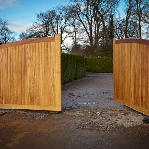 timber_swing_gate_charltons_gates-500x500